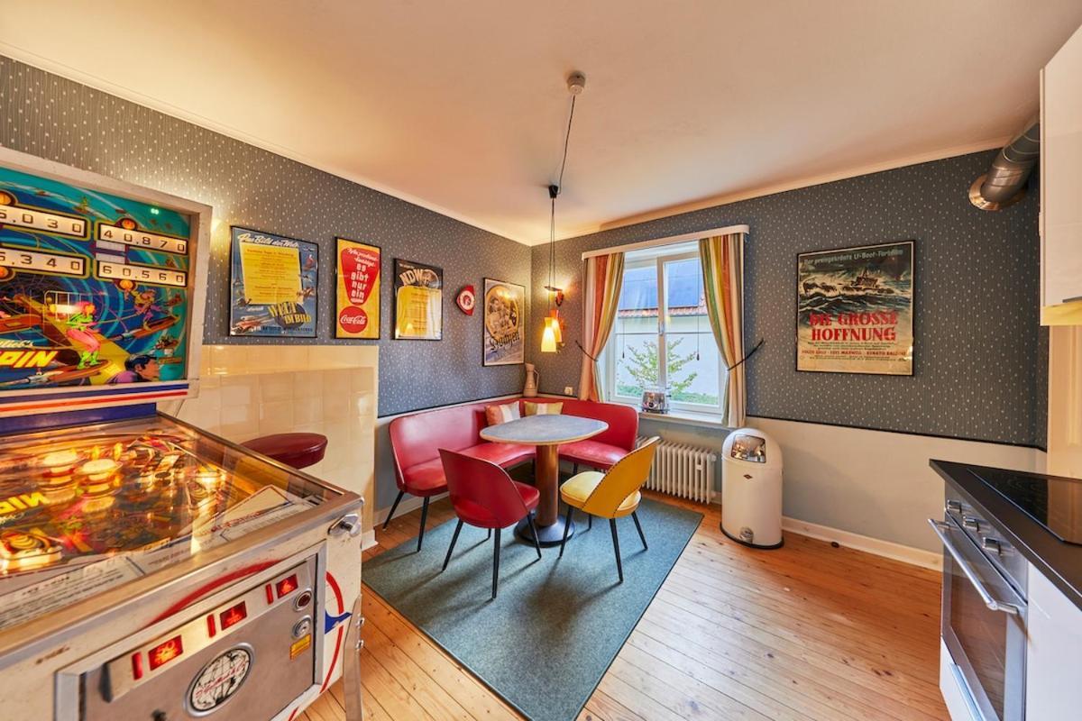 Vintage Style Uni-nah Parkplatz, Hey, 1958! Apartment Bielefeld